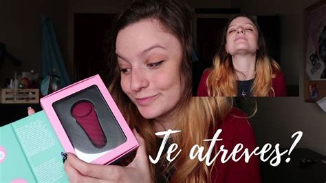 chica jugando con vibrador|El mejor vibrador para parejas con mando a distancia.